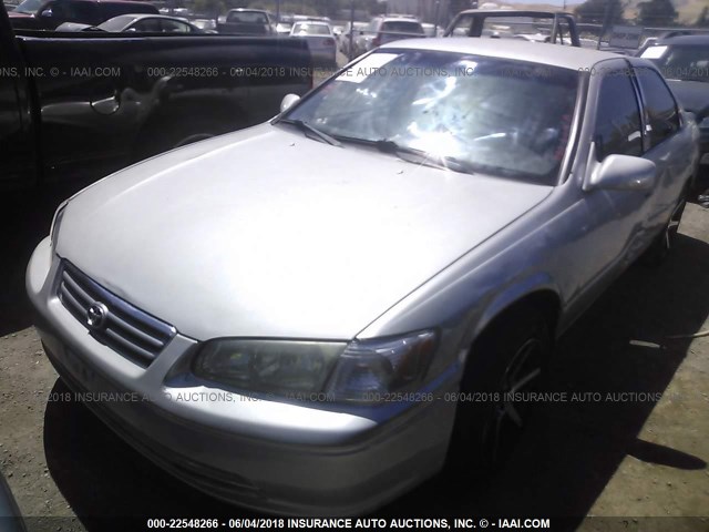JT2BG22K610533527 - 2001 TOYOTA CAMRY CE/LE/XLE SILVER photo 6