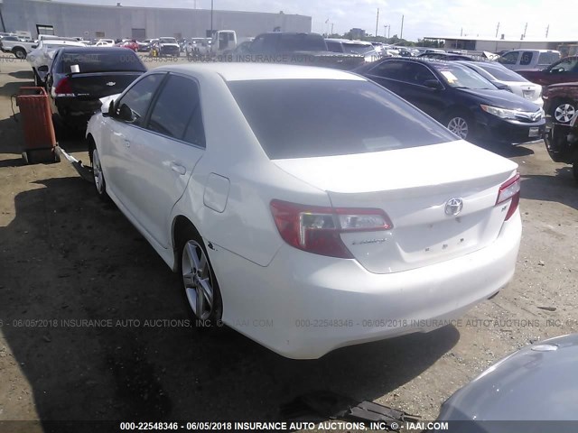 4T1BF1FK0EU749723 - 2014 TOYOTA CAMRY L/SE/LE/XLE 白色 照片 3