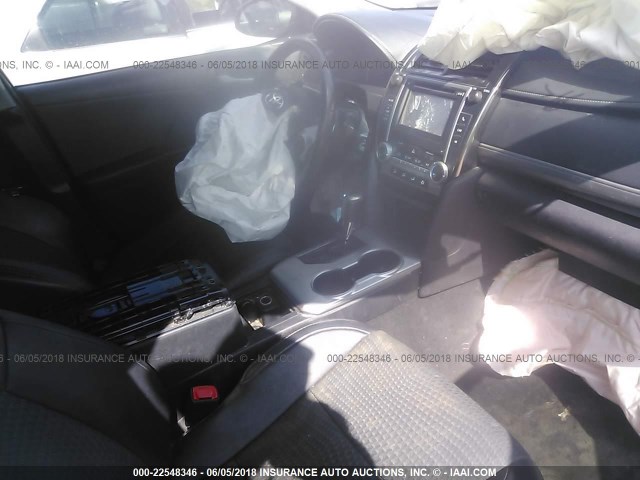 4T1BF1FK0EU749723 - 2014 TOYOTA CAMRY L/SE/LE/XLE 白色 照片 5