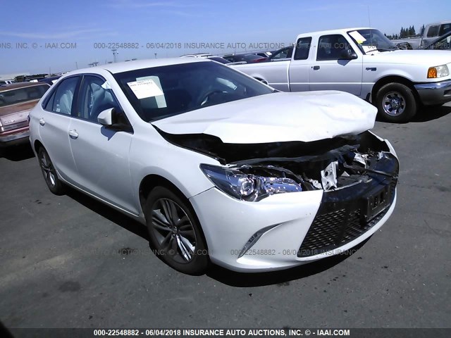 4T1BF1FK9HU402055 - 2017 TOYOTA CAMRY LE/XLE/SE/XSE WHITE photo 1