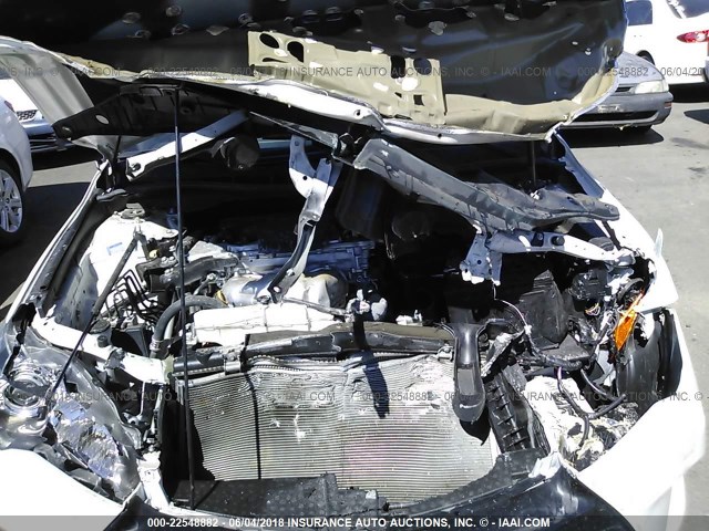 4T1BF1FK9HU402055 - 2017 TOYOTA CAMRY LE/XLE/SE/XSE WHITE photo 10
