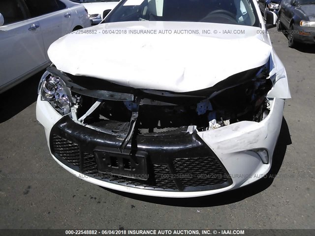 4T1BF1FK9HU402055 - 2017 TOYOTA CAMRY LE/XLE/SE/XSE WHITE photo 6