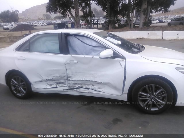 4T1BF1FK0GU170329 - 2016 TOYOTA CAMRY LE/XLE/SE/XSE WHITE photo 6