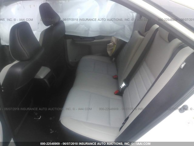 4T1BF1FK0GU170329 - 2016 TOYOTA CAMRY LE/XLE/SE/XSE WHITE photo 8