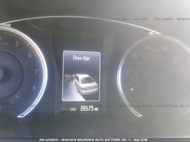 4T1BF1FK2HU303688 - 2017 TOYOTA CAMRY LE/XLE/SE/XSE WHITE photo 7