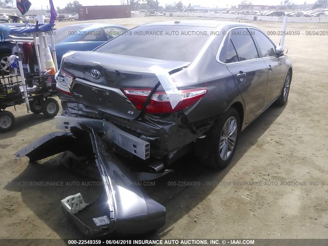 4T1BF1FK4GU125328 - 2016 TOYOTA CAMRY LE/XLE/SE/XSE GRAY photo 4