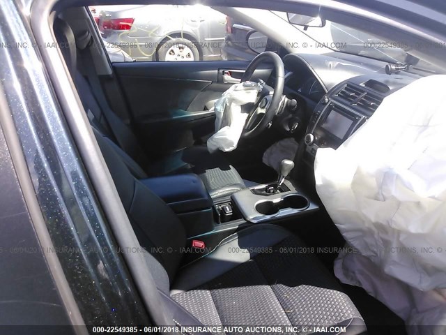 4T1BF1FK6EU387784 - 2014 TOYOTA CAMRY L/SE/LE/XLE 黑色 照片 5
