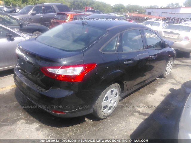 1FADP3E22EL395044 - 2014 FORD FOCUS S BLACK photo 4