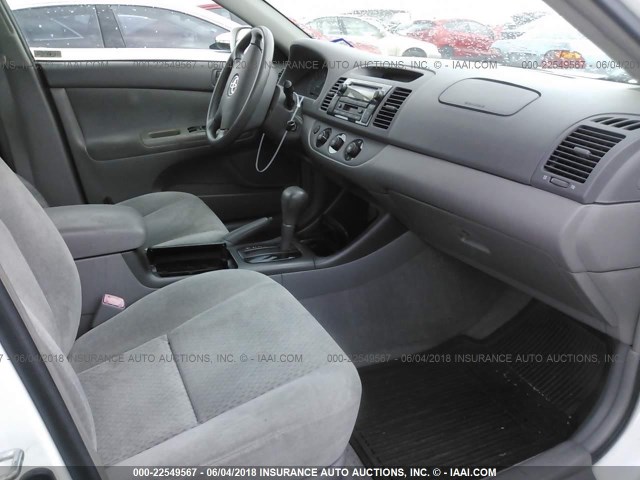 4T1BE32K34U363767 - 2004 TOYOTA CAMRY LE/XLE/SE თეთრი ფოტო 5