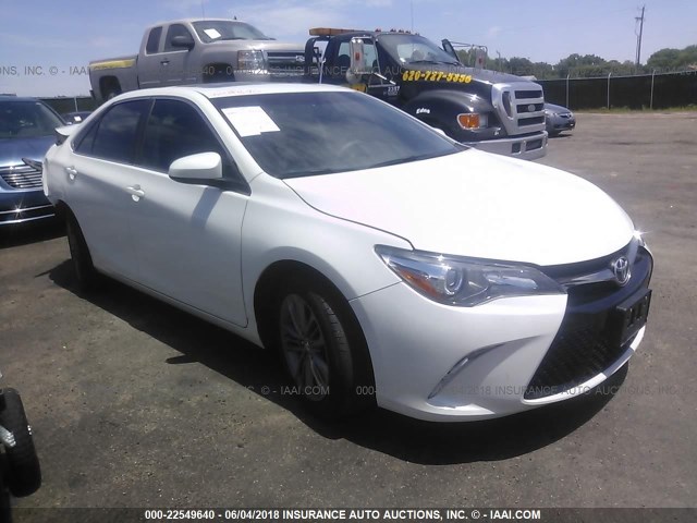 4T1BF1FK6FU488275 - 2015 TOYOTA CAMRY LE/XLE/SE/XSE WHITE photo 1
