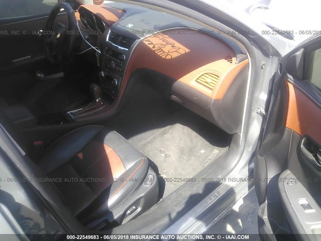 1G1ZK57729F217554 - 2009 CHEVROLET MALIBU LTZ 灰色 照片 5