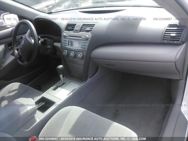 4T1BE46K99U871586 - 2009 TOYOTA CAMRY SE/LE/XLE WHITE photo 5