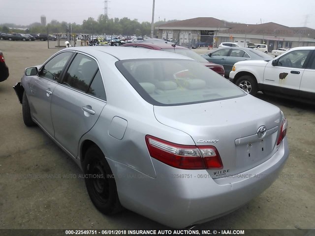 4T1BK46K07U054061 - 2007 TOYOTA CAMRY NEW GENERAT LE/XLE/SE SILVER photo 3
