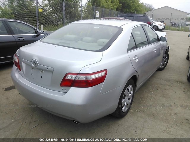 4T1BK46K07U054061 - 2007 TOYOTA CAMRY NEW GENERAT LE/XLE/SE SILVER photo 4