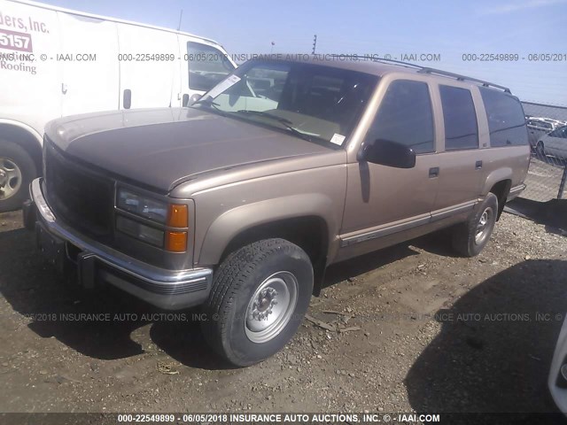 1GKGK26F4SJ700976 - 1995 GMC SUBURBAN K2500 GOLD photo 2