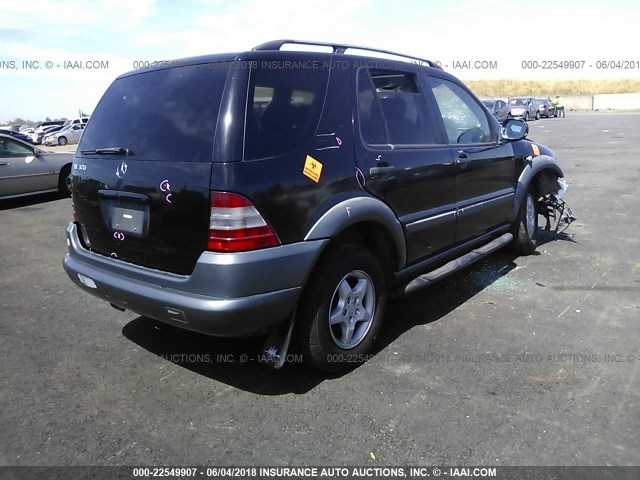 4JGAB54E0WA033113 - 1998 MERCEDES-BENZ ML 320 BLACK photo 4