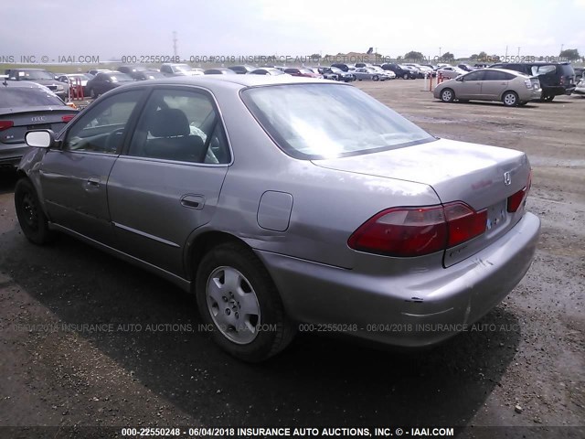 1HGCG1659YA028100 - 2000 HONDA ACCORD EX SILVER photo 3