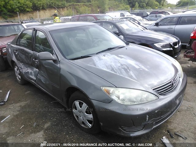 4T1BE32K55U577919 - 2005 TOYOTA CAMRY LE/XLE/SE 银色 照片 1