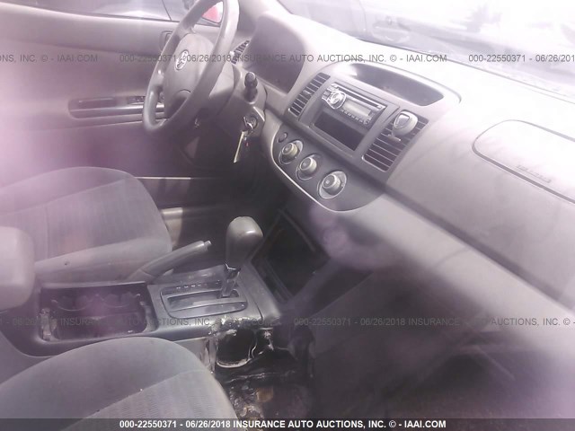 4T1BE32K55U577919 - 2005 TOYOTA CAMRY LE/XLE/SE 银色 照片 5