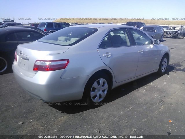 4T1BE46KX9U398930 - 2009 TOYOTA CAMRY SE/LE/XLE SILVER photo 4