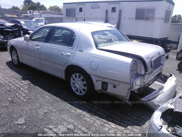 1LNHM82W16Y603892 - 2006 LINCOLN TOWN CAR SIGNATURE LIMITED SILVER photo 3