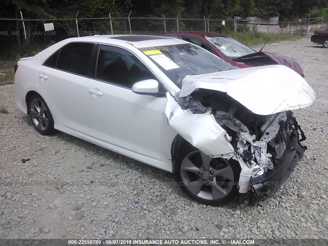 4T1BF1FKXCU617999 - 2012 TOYOTA CAMRY SE/LE/XLE თეთრი ფოტო 1