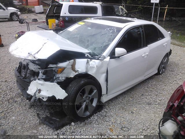 4T1BF1FKXCU617999 - 2012 TOYOTA CAMRY SE/LE/XLE თეთრი ფოტო 2