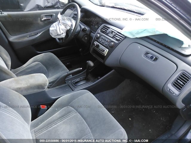 1HGCF8648YA082085 - 2000 HONDA ACCORD DX BLUE photo 5