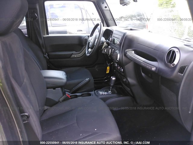 1C4BJWDG4GL205622 - 2016 JEEP WRANGLER UNLIMITE SPORT GRAY photo 5