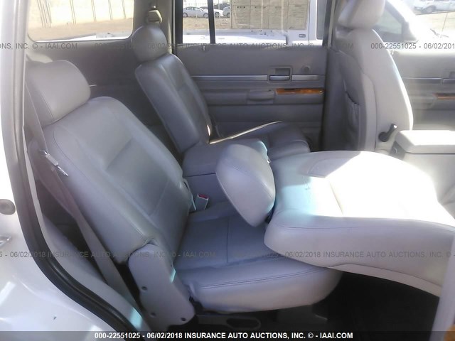 1A8HX58237F555977 - 2007 CHRYSLER ASPEN LIMITED WHITE photo 8