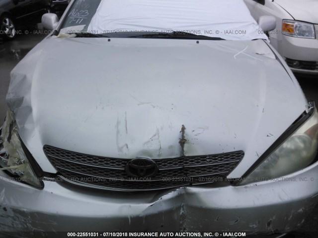 JTDBE32K220021249 - 2002 TOYOTA CAMRY LE/XLE/SE ვერცხლისფერი ფოტო 10