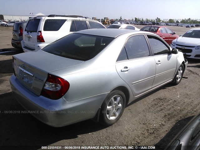 JTDBE32K220021249 - 2002 TOYOTA CAMRY LE/XLE/SE ვერცხლისფერი ფოტო 4