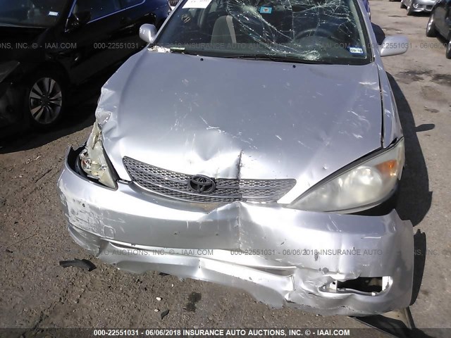 JTDBE32K220021249 - 2002 TOYOTA CAMRY LE/XLE/SE ვერცხლისფერი ფოტო 6