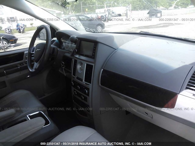 2A8HR54149R675810 - 2009 CHRYSLER TOWN & COUNTRY TOURING SILVER photo 5