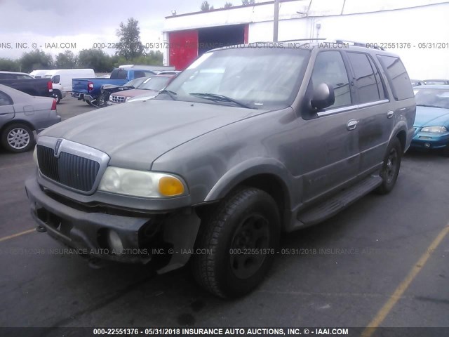 5LMFU28R42LJ02148 - 2002 LINCOLN NAVIGATOR GREEN photo 2
