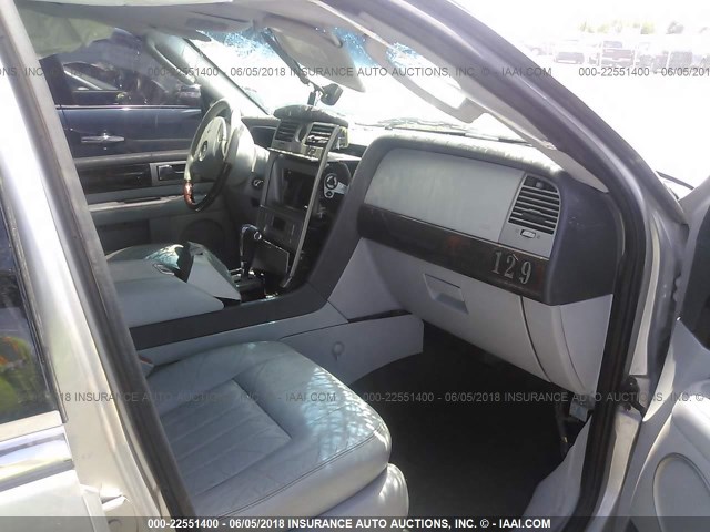 5LMFU27516LJ17646 - 2006 LINCOLN NAVIGATOR SILVER photo 5