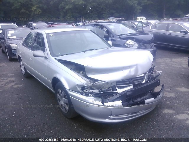4T1BG22K21U095102 - 2001 TOYOTA CAMRY CE/LE/XLE 银色 照片 1