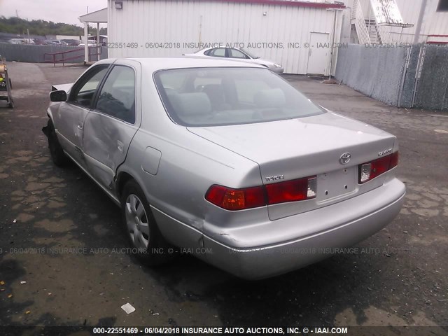 4T1BG22K21U095102 - 2001 TOYOTA CAMRY CE/LE/XLE 银色 照片 3