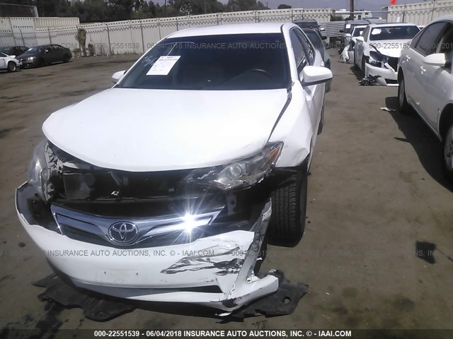 4T1BF1FK8EU421126 - 2014 TOYOTA CAMRY L/SE/LE/XLE 白色 照片 2