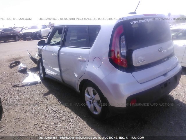 KNDJN2A20H7460070 - 2017 KIA SOUL SILVER photo 3