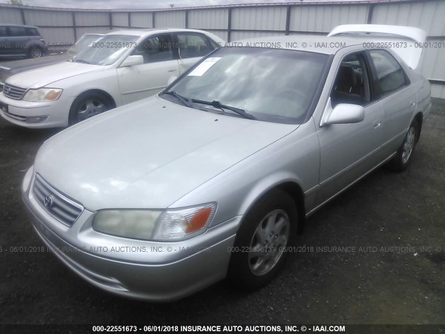 JT2BF22K310322546 - 2001 TOYOTA CAMRY CE/LE/XLE SILVER photo 2