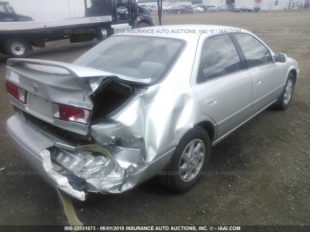 JT2BF22K310322546 - 2001 TOYOTA CAMRY CE/LE/XLE SILVER photo 4