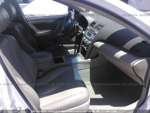 4T4BE46K78R040267 - 2008 TOYOTA CAMRY CE/LE/XLE/SE WHITE photo 5
