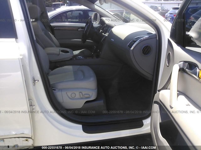 WA1AY74L39D027963 - 2009 AUDI Q7 3.6 QUATTRO WHITE photo 5