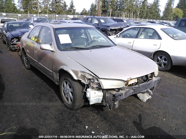 JT2BF28KXW0120656 - 1998 TOYOTA CAMRY LE/XLE GOLD photo 1