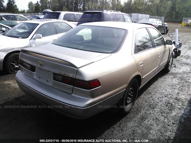 JT2BF28KXW0120656 - 1998 TOYOTA CAMRY LE/XLE GOLD photo 4