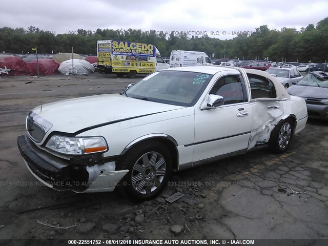 1LNHM82W85Y651369 - 2005 LINCOLN TOWN CAR SIGNATURE LIMITED WHITE photo 6