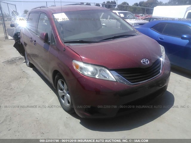 5TDKK3DC5BS032810 - 2011 TOYOTA SIENNA LE RED photo 1