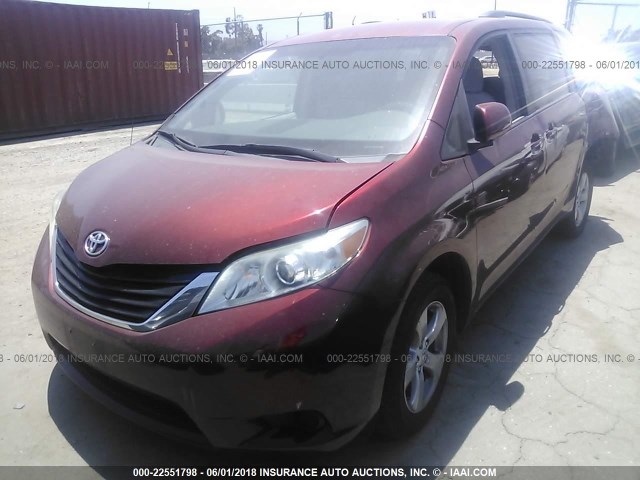 5TDKK3DC5BS032810 - 2011 TOYOTA SIENNA LE RED photo 2