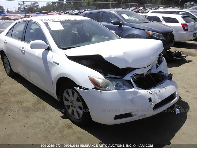 JTNBB46K573011373 - 2007 TOYOTA CAMRY NEW GENERAT HYBRID WHITE photo 1